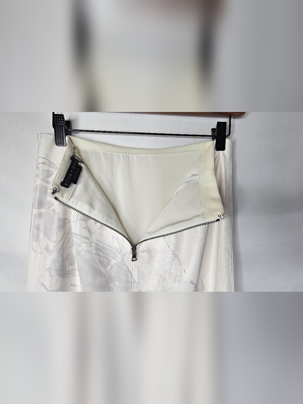 Alice + Olivia Women's Off white Maeve Vegan Midi Skirt Size 6 - Picture 8 of 14